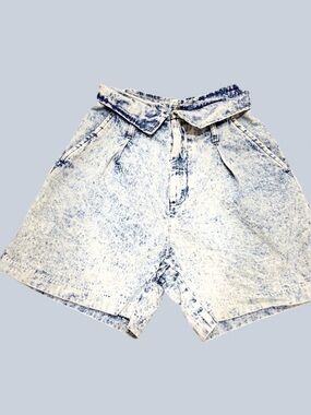 VINTAGE 90s Chic High Waist jean shorts fold over top fit is perfect